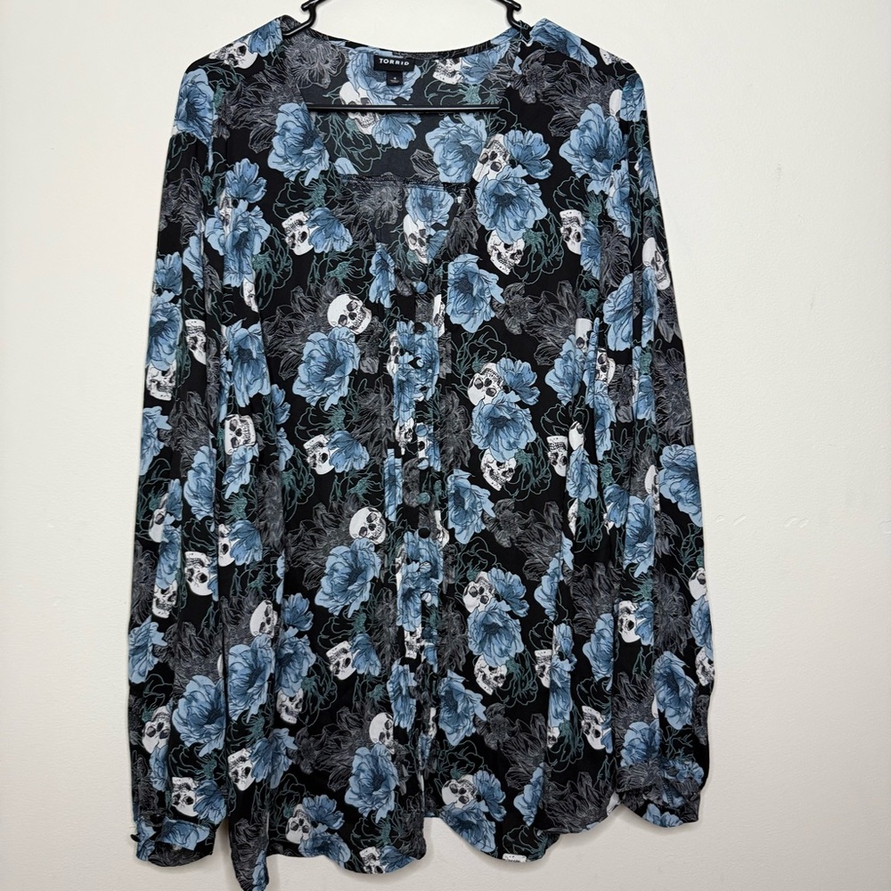 Torrid Georgette Top Size 4X Blue Floral Skull Pleated Whimsigoth Grunge Y2k